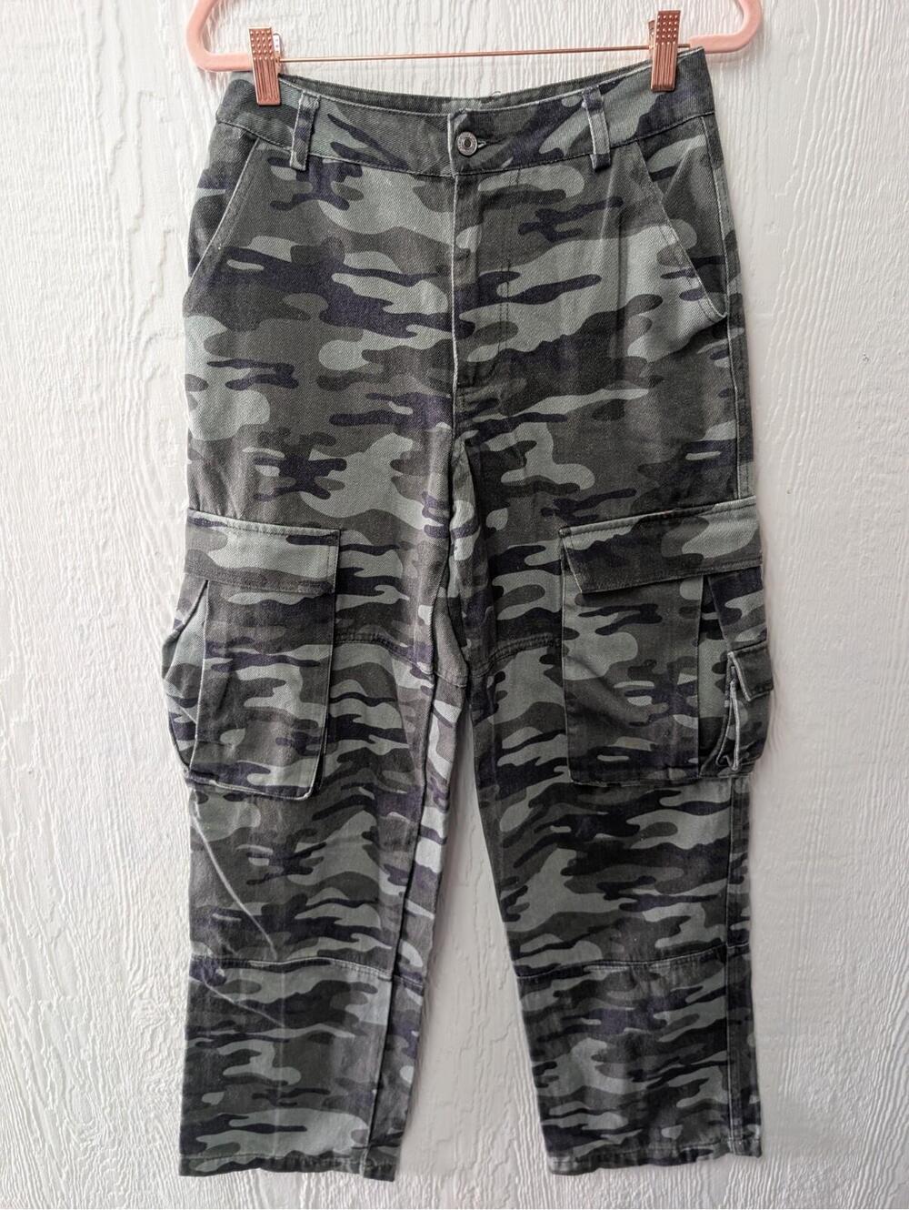 Forever 21 Green Camo Camouflage Cargo Pants Women's Size Small